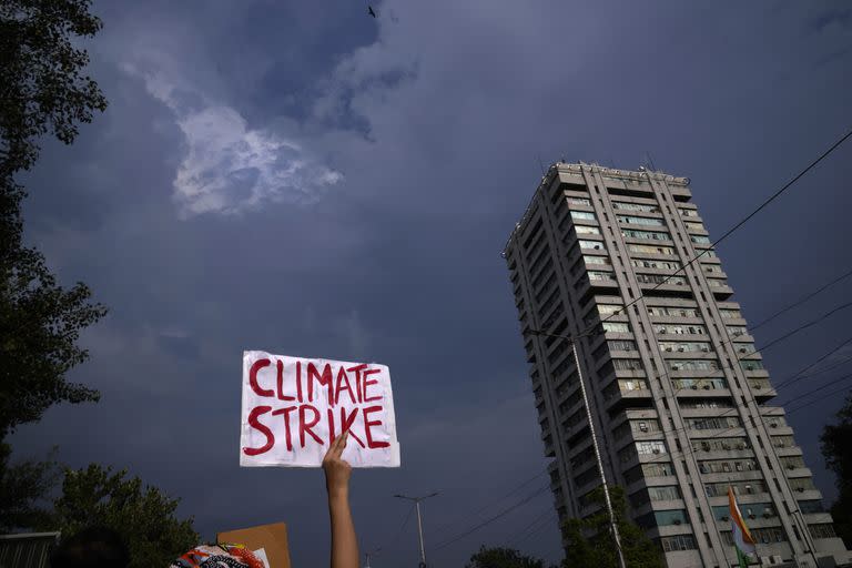 Los jóvenes en India exigen acciones urgentes para detener catastrófico cambio climático y ralentizar el calentamiento global