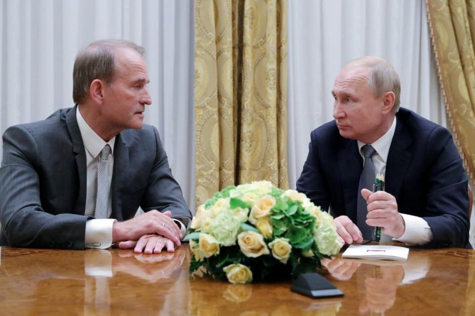 Russia’s president Vladimir Putin (R) attends a meeting with lMedvedchuk in Saint Petersburg, Russia, on 18 July 18 2019 (REUTERS)