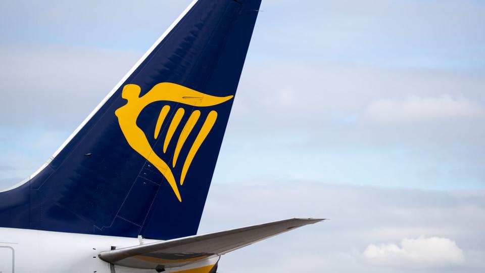 Ein Linienflugzeug der Fluggesellschaft Ryanair am Albrecht Dürer Airport Nürnberg auf dem Vorfeld. (Bild: dpa)