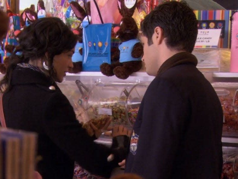 vanessa and dan standing in a dylan's candy bar on an episode of gossip girl