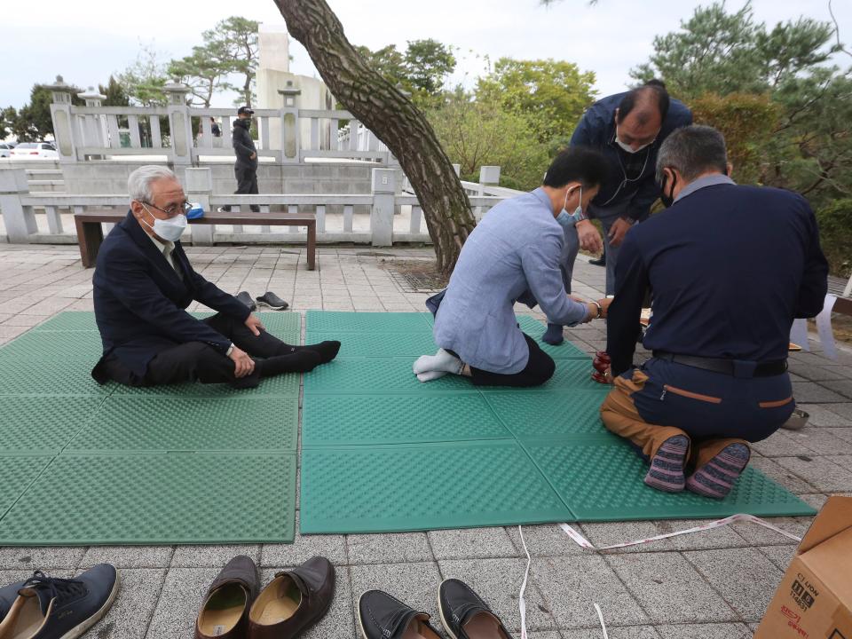 North Korean refugee Jo Kyeong-hyeon, left, and his family members pay respect to their ancestors in North Korea to celebrate the Chuseok, the Korean version of Thanksgiving Day, at Imjingak Pavilion in Paju, near the border with North Korea, South Korea, Thursday, Oct. 1, 2020.