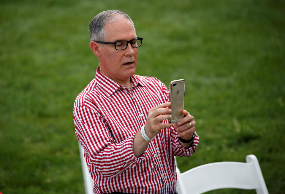 Scott Pruitt&nbsp;participates in&nbsp;an Independence Day picnic at the White House the day before handing in his resignation.&nbsp; (Photo: Joshua Roberts / Reuters)