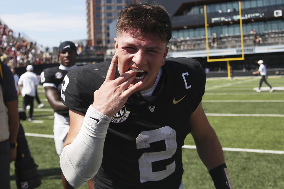 QB Vanderbilt Diego Pavia menjadi bintang gemilang dalam kemenangan Commodores atas Virginia Tech di Minggu ke-1. (Johnnie Izquierdo/Getty Images)