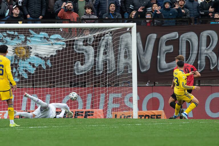 Gol de Pellegrino para Platense; Romero no lo puede evitar