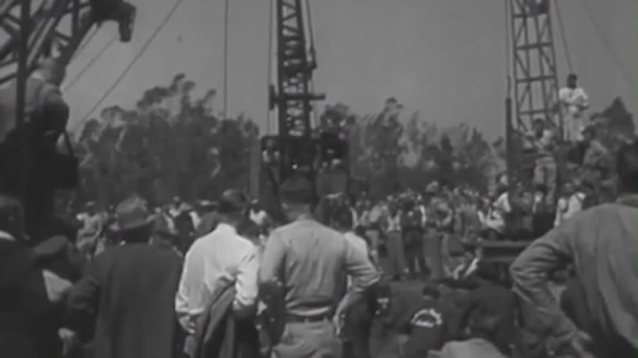 Thousands of rescue members and local citizens gathered at the San Marino well to watch the attempted rescue of Kathy Fiscus in April 1949. (KTLA)