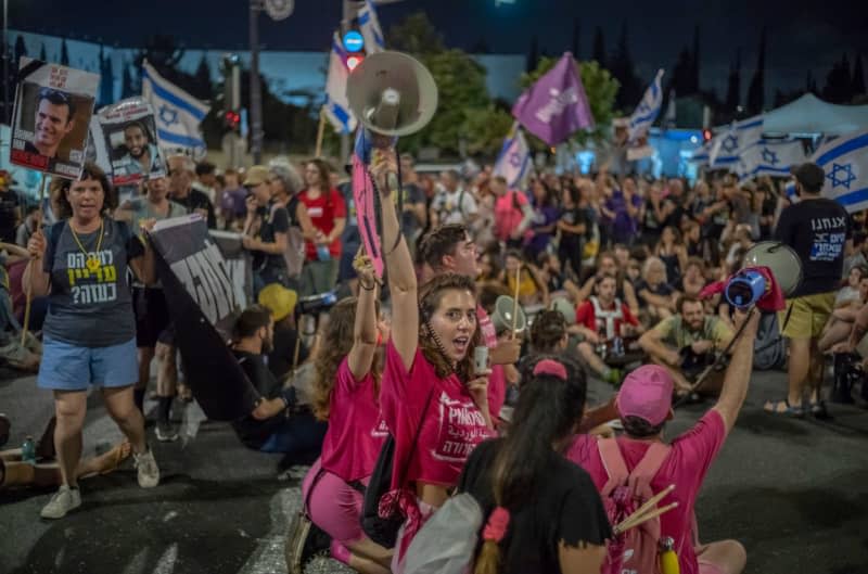 Family, friends and supporters of Israeli hostages taken by Hamas take part in a protest as they complete the final leg of a four-day march from Tel Aviv to Jerusalem demanding the hostages' release. Ilia yefimovich/dpa