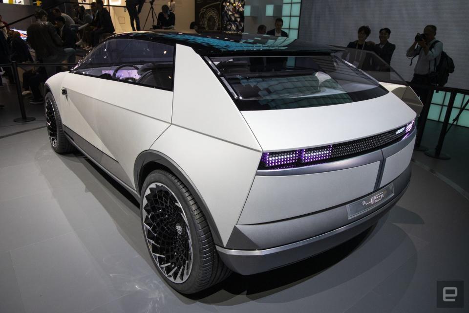 Hyundai Goes Retro Futuristic With Its 45 Ev Concept 4261