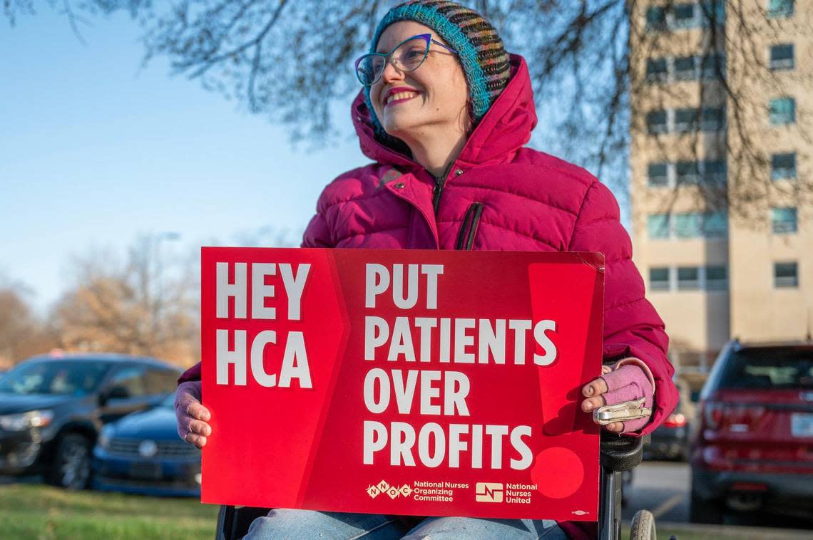 Ariana Blockmon, a patient of Research Medical Center, participates in a rally outside of the Research Medical Center building to support ongoing negotiations with HCA regarding contract renegotiations on Tuesday, March 12, 2024, in Kansas City. Emily Curiel/ecuriel@kcstar.com