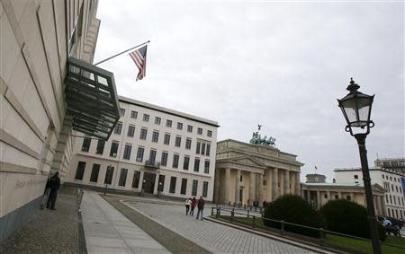 The entrance to the U.S. embassy is pictured in Berlin October 25, 2013. REUTERS/Tobias Schwarz
