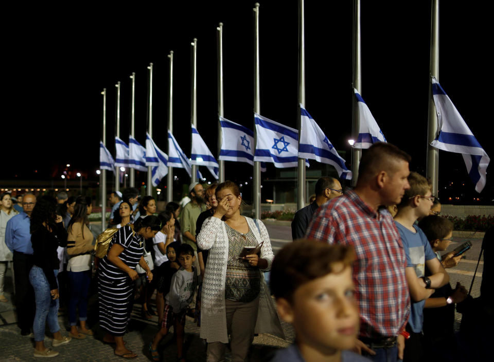 <p>People wait to walk past the coffin of former Israeli President Shimon Peres, as he lies in state at the Knesset plaza, the Israeli parliament, in Jerusalem on Sept. 29, 2016. (REUTERS/Ammar Awad) </p>