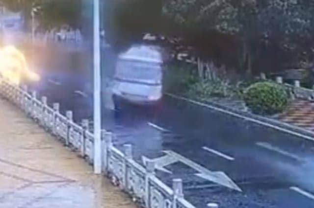 Out-of-control minibus smashes into guardrails and throws driver out in China