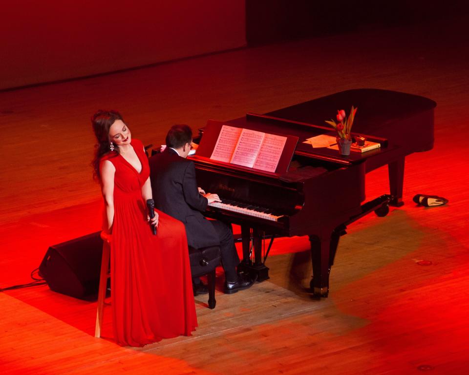 Tony-nominated performer Melissa Errico performing a Valentines day show in Iowa.