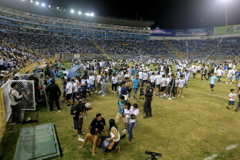 El Salvador finaliza torneo de fútbol antes de tiempo tras mortal estampida