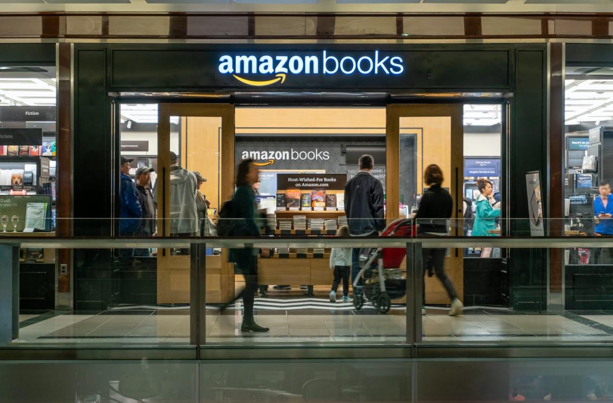 386 millions d'euros de livres sont vendus par Amazon chaque année. <a href="https://www.shutterstock.com/fr/image-photo/new-york-usa-may-20-2018-1135022744" rel="nofollow noopener" target="_blank" data-ylk="slk:ymgerman /Shutterstock;elm:context_link;itc:0;sec:content-canvas" class="link ">ymgerman /Shutterstock</a>