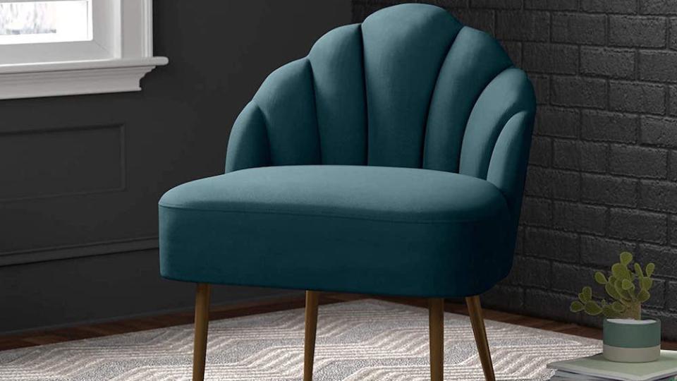 A tufted velvet chair in a gorgeous teal hue? It’s a no-brainer.