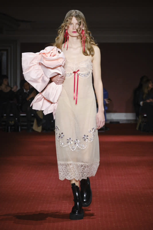 <p>Simone Rocha Fall 2023. Photo: Ben Broomfield/Courtesy of Simone Rocha</p>