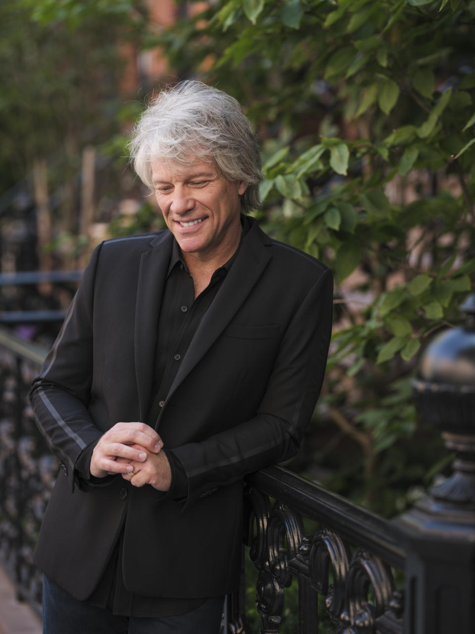 Jon Bon Jovi posa en Nueva York el 23 de septiembre de 2020 para promover su álbum "2020". (Foto Drew Gurian/Invision/AP)