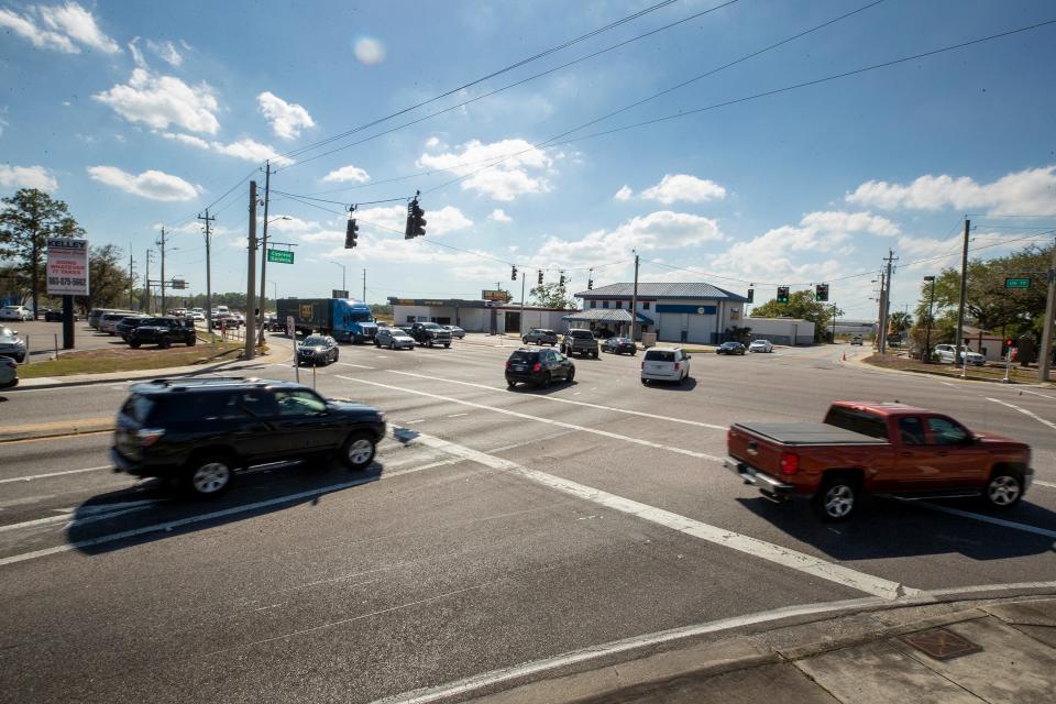 The plan for Cypress Gardens Boulevard and US 17 is to add a right turn lane from northbound US 17 onto eastbound Cypress Gardens and a left turn lane from westbound Cypress Gardens onto southbound US 17.