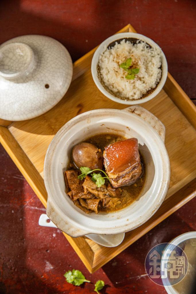 腴潤的「古早味砂鍋定食滷肉」，是老闆在國外工作時想念的家常菜滋味。（200元／份）