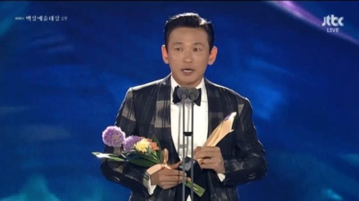 Hwang Jung-min won at Baeksang for the first time