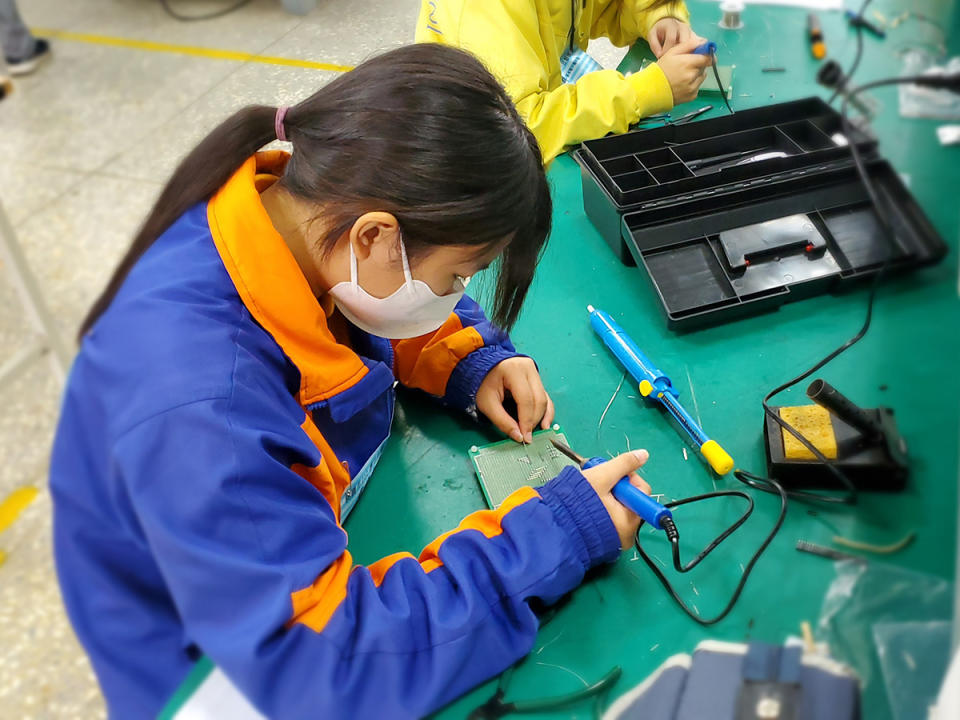 「電機電子職群基本電子應用組」今日在桃園市大興高中登場。（圖：教育局提供）