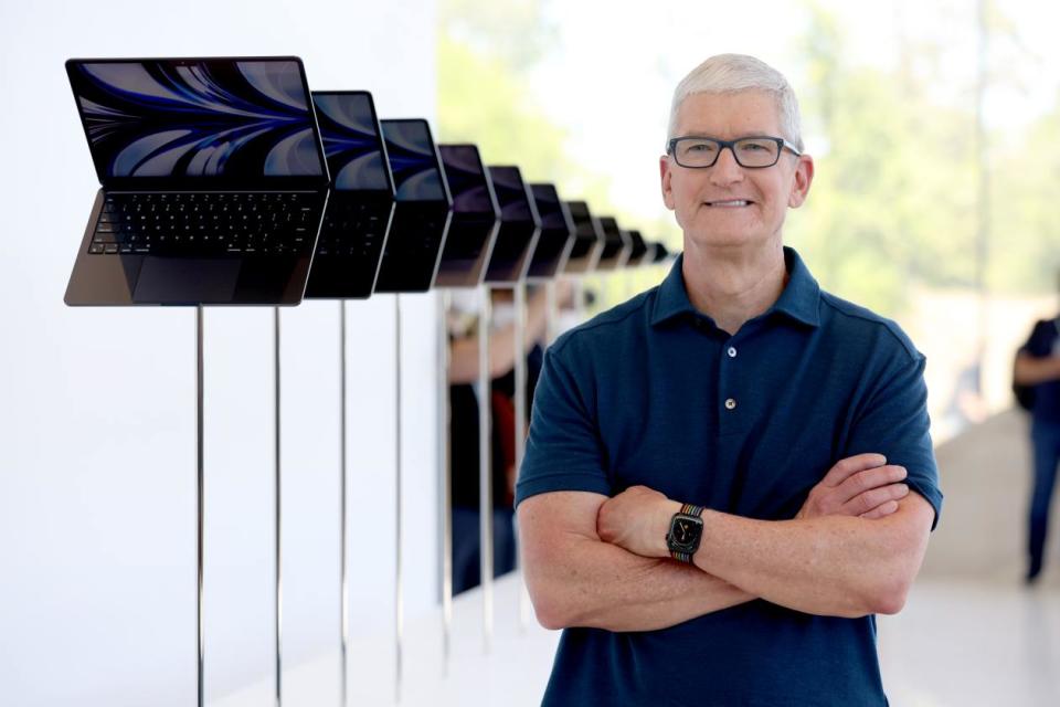 Apple CEO Tim Cook will die Autoindustrie revolutionieren. - Copyright: Getty Images / Justin Sullivan 