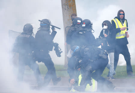 Riot police detain protesters as they clash at a demonstration during the Act XXIV (the 24th consecutive national protest on Saturday) of the yellow vests movement in Strasbourg, France, April 27, 2019. REUTERS/Vincent Kessler