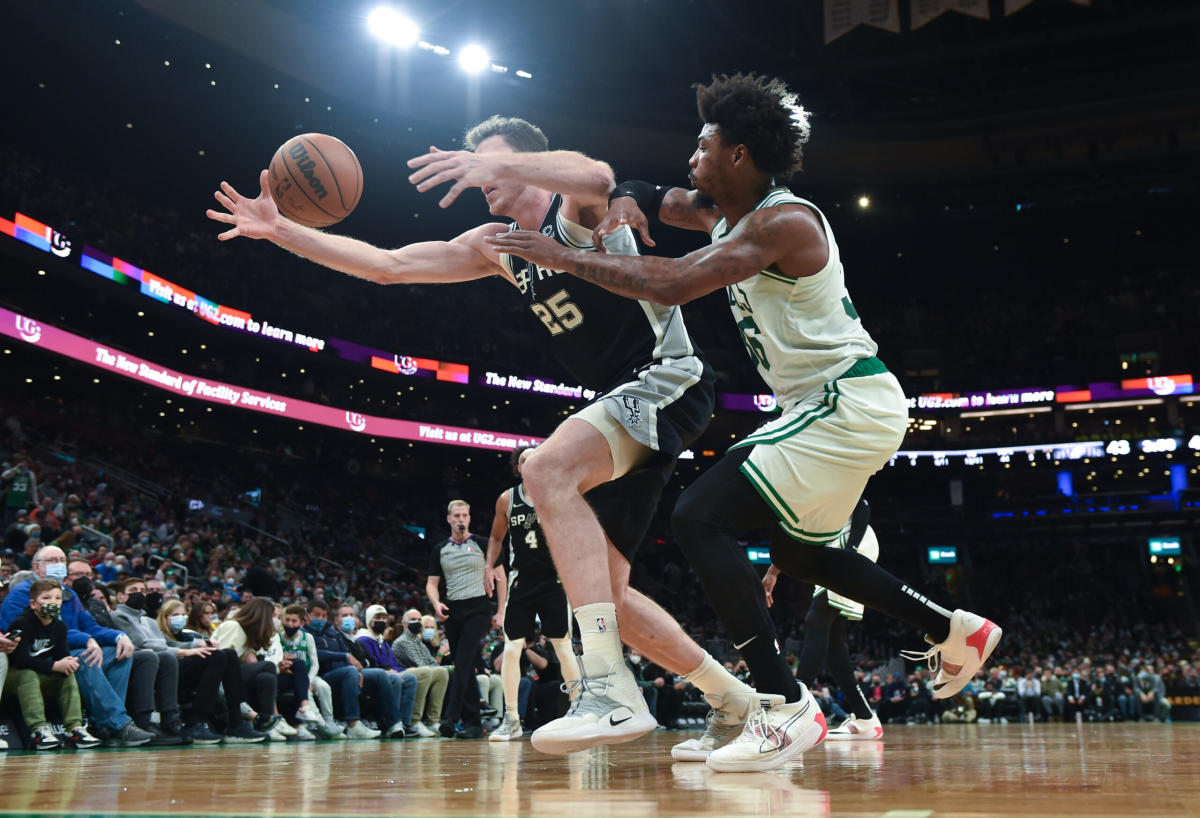 Les Boston Celtics devraient-ils échanger contre le grand homme des San Antonio Spurs, Jakob Poeltl?