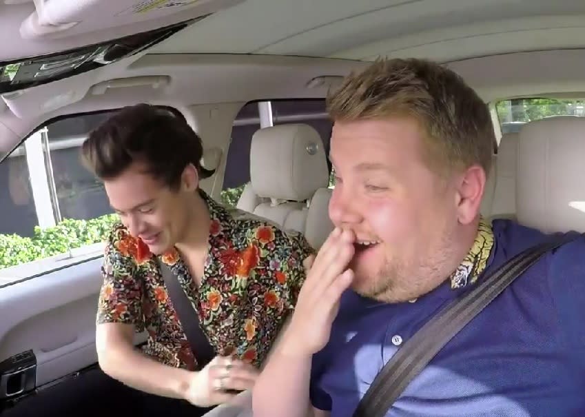 Harry Styles and James Corden shared a sweet holiday kiss in the latest “Carpool Karaoke”