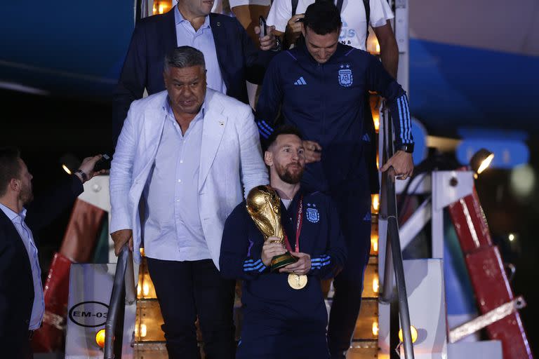 Llegada de los Campeones del mundo Qatar 2022, con la copa del Mundo; Lionel Messi, Scaloni y plantel completo