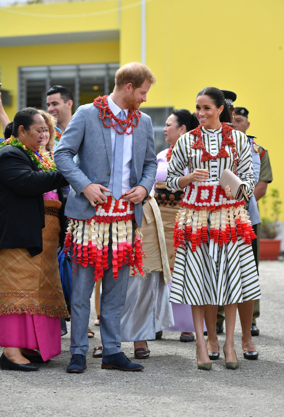 Harry and Meghan at the Tongan Handicrafts exhibition. Photo: Getty Images