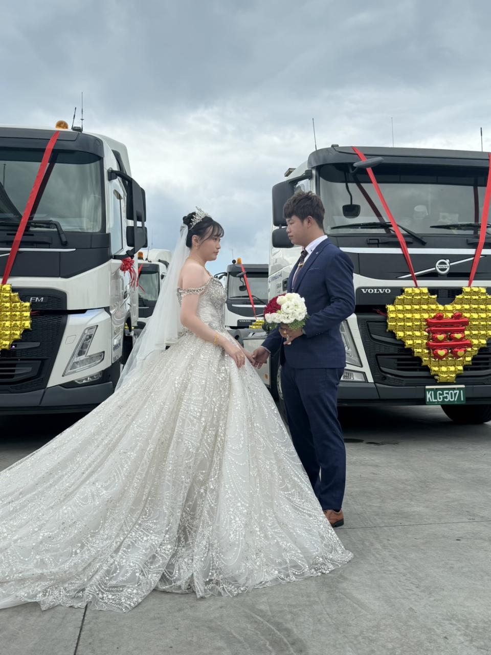 <strong>通運公司老闆兒子今天結婚，出動10輛聯結車頭，總價約6000多萬元。（圖／中天新聞）</strong>