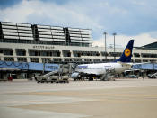 Der Flughafen Stuttgart schnitt ebenfalls nicht besonders gut ab. Von den bisher 23.012 Flügen waren 2.834 unpünktlich, 201 fielen sogar komplett aus. Platz 12. (Bild-Copyright: Bernd Leitner/ddp Images)