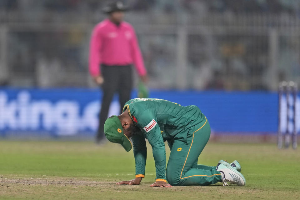 South Africa's captain Temba Bavuma reacts after missing a chance to out Australia's captain Pat Cummins during the ICC Men's Cricket World Cup second semifinal match between Australia and South Africa in Kolkata, India, Thursday, Nov.16, 2023. (AP Photo/Aijaz Rahi)