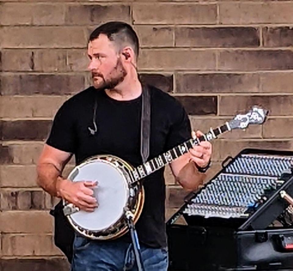 Jason Davis, who Dan Tyminski said was the best banjo player in the world.