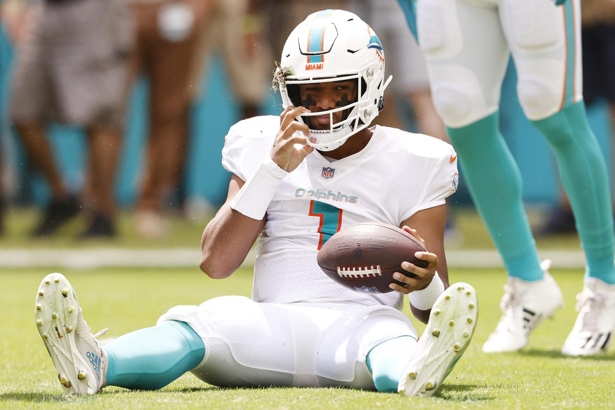 Dolphins QB Tua Tagovailoa sustains bruised ribs in loss to Bills, to  undergo MRI