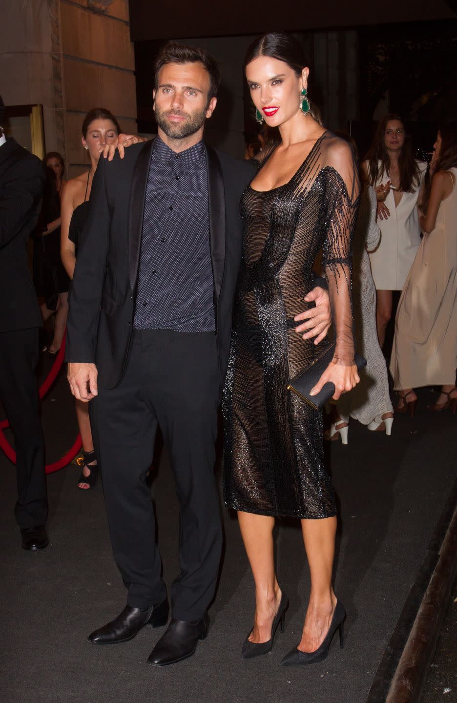 <p>Jamie Mazur: 5' 8"<br>Alessandra Ambrosio: 5' 9"</p>