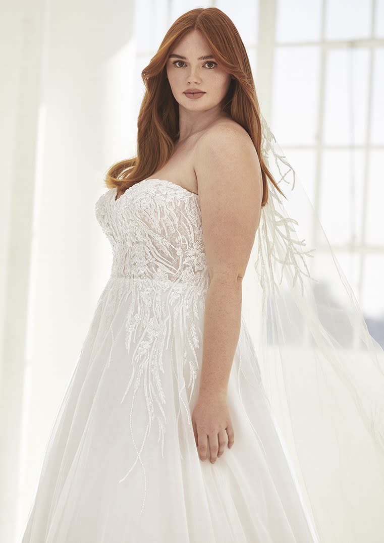 <cite class="credit">Photo courtesy of Pronovias</cite>