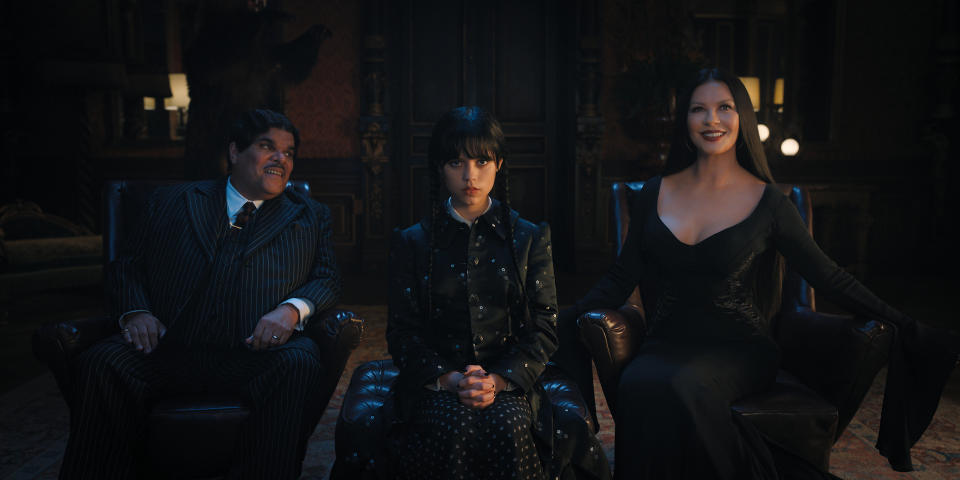 Wednesday. (L to R) Luis Guzma&#x000301;n as Gomez Addams, Jenna Ortega as Wednesday Addams, Catherine Zeta-Jones as Morticia Adams in episode 101 of Wednesday. Cr. Courtesy Of Netflix &#xa9; 2022