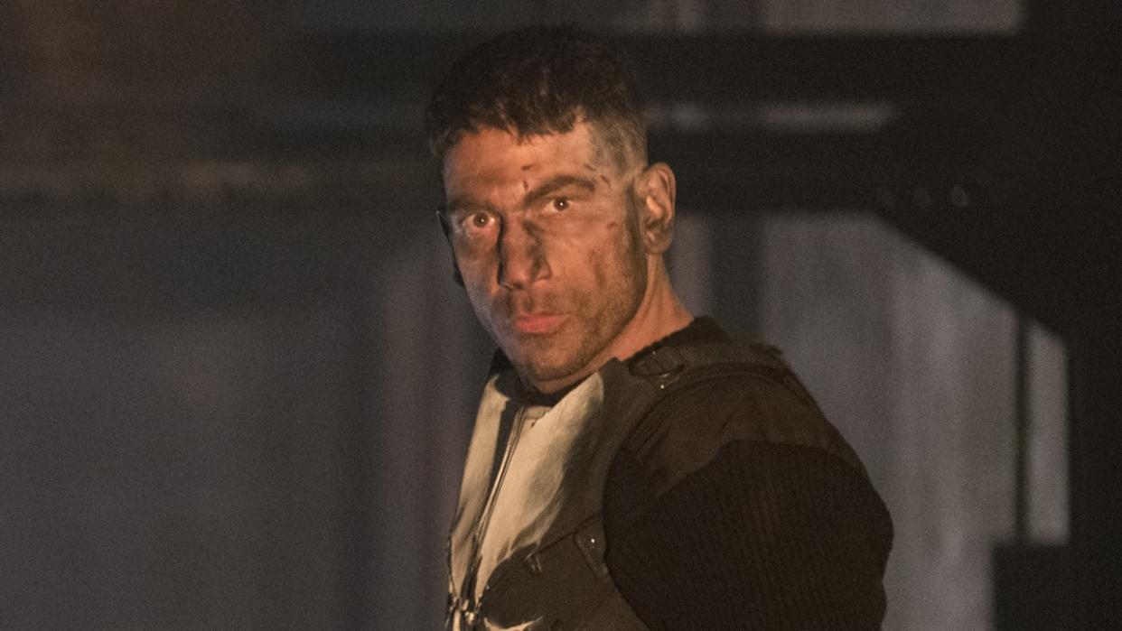  Frank dirty in skull jacket in The Punisher. 