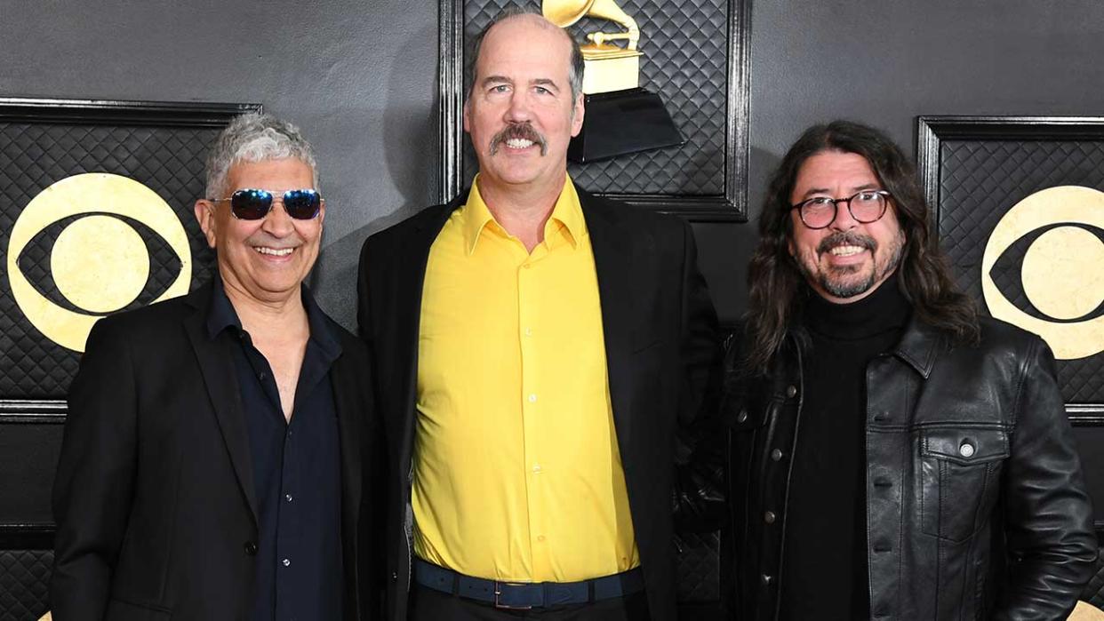  Pat Smear, Krist Novoselic and Dave Grohl attend the 65th GRAMMY Awards on February 05, 2023 in Los Angeles, California 