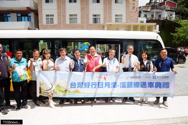 台灣好行日月潭～溪頭線通車，副縣長王瑞德、日管處副處長廖錫標、魚池鄉長劉啟帆等人出席參加。（記者蔡榮宗攝）