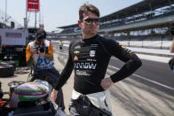 El piloto mexicano Pato O'Ward en la zona de pits durante una práctica con miras a las 500 Millas de Indiánpolis, el viernes 19 de mayo de 2023. (AP Foto/Michael Conroy)