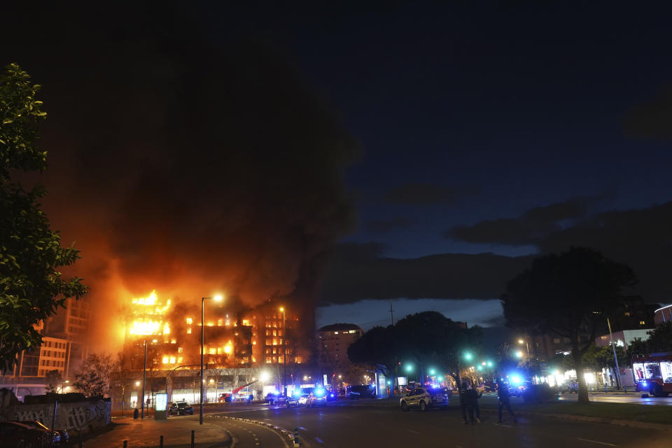 A housing block burns in Valencia, Spain, Thursday, Feb. 22, 2024. The cause of the fire is unknown and if there are any victims. (AP Photo/Alberto Saiz)