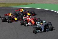 <p>ZSN021. Suzuka (Japan), 08/10/2017.- British Formula One driver Lewis Hamilton of Mercedes AMG GP leads the pack ahead of German Formula One driver Sebastian Vettel of Scuderia Ferrari, Dutch Formula One driver Max Verstappen (back L) of Red Bull Racing and Australian Formula One driver Daniel Ricciardo (back R) of Red Bull Racing at the start of the Japanese Formula One Grand Prix at the Suzuka Circuit in Suzuka, central Japan, 08 October 2017. (Fórmula Uno, Japón) EFE/EPA/DIEGO AZUBEL</p>