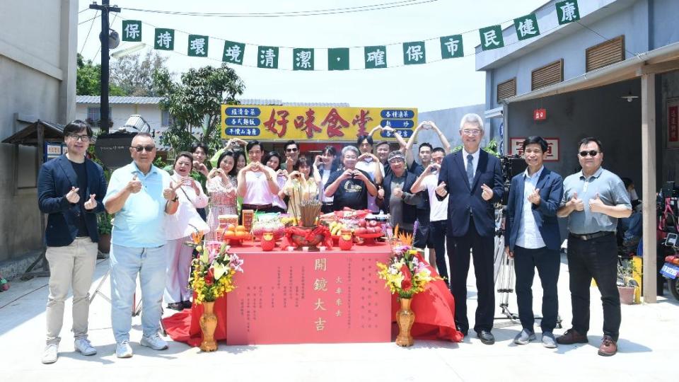 《火車來去》今（20）日在臺南岸內影視基地盛大開鏡。（圖／華視提供）