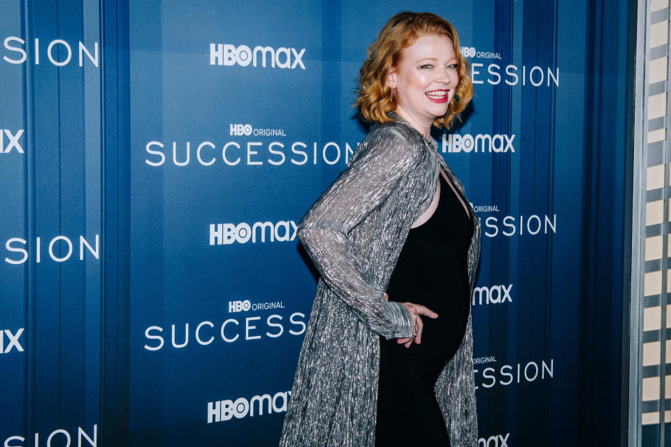 A pregnanat sarah snook poses on a red carpet