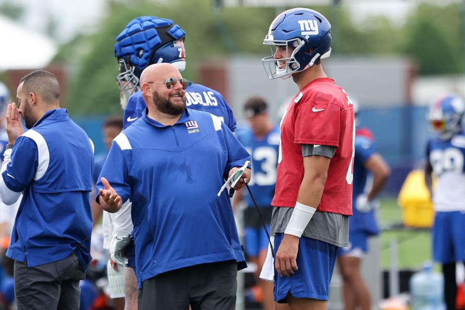 Head coach Brian Daboll talks to quarterback Daniel Jones during at break at Giants training camp in East Rutherford, N.J.