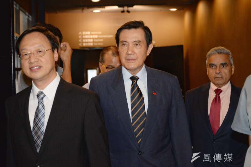 20180601-長風基金會講座，前行政院長江宜樺（左起）、前總統馬英九與馬凱碩一同進入會場。（甘岱民攝）
