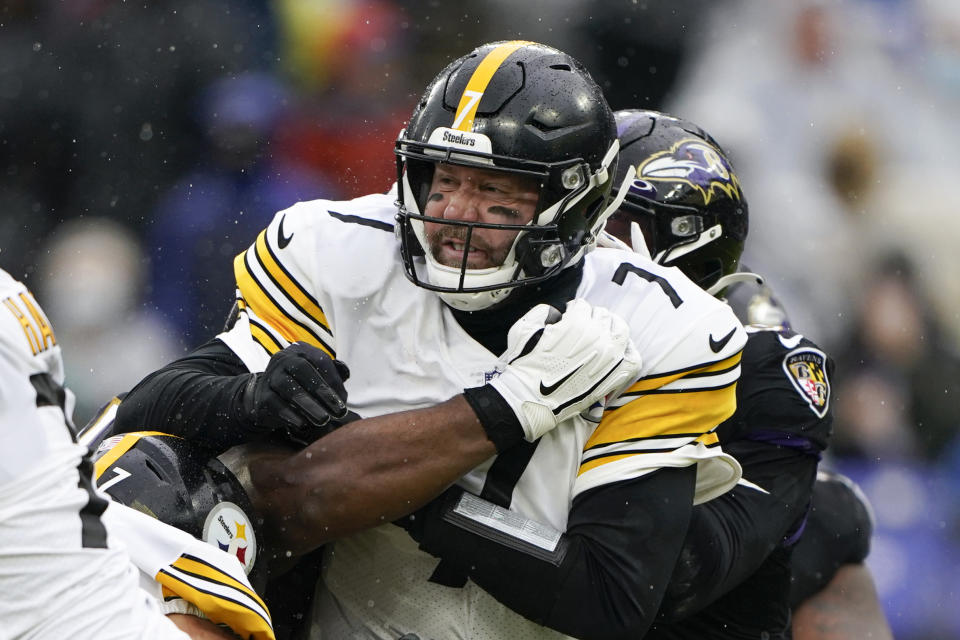 Pittsburgh Steelers quarterback Ben Roethlisberger, center, is sandwiched between Baltimore Ravens nose tackle Justin Ellis, left, and inside linebacker Patrick Queen, right, during the first half of an NFL football game, Sunday, Jan. 9, 2022, in Baltimore. (AP Photo/Evan Vucci)